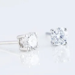 Boucles D'oreilles Puces 4 Griffes Or Blanc Diamant Synthetique