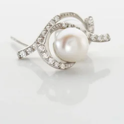 Boucles D'oreilles Puces Cassiopea Or Blanc Oxyde Et Perle De Culture